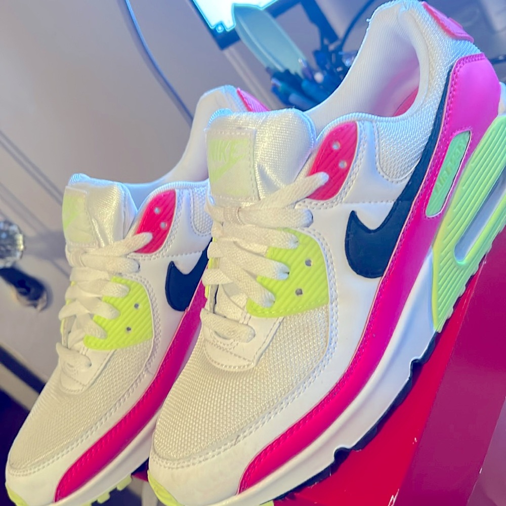 Nike Women’s Air Max 90